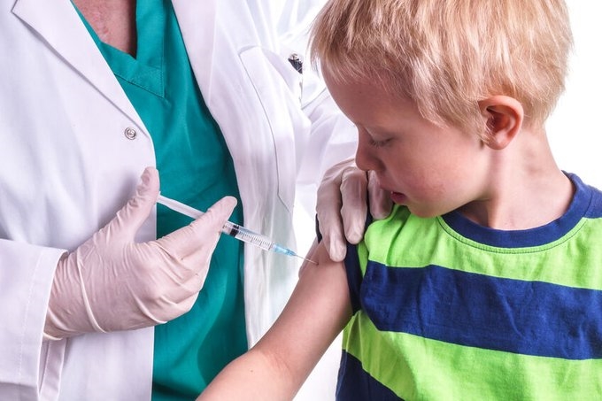 La Comisión Asesora COVID19 del CGCOM evalúa los cambios de la pandemia y la vacunación a menores de 12 años.