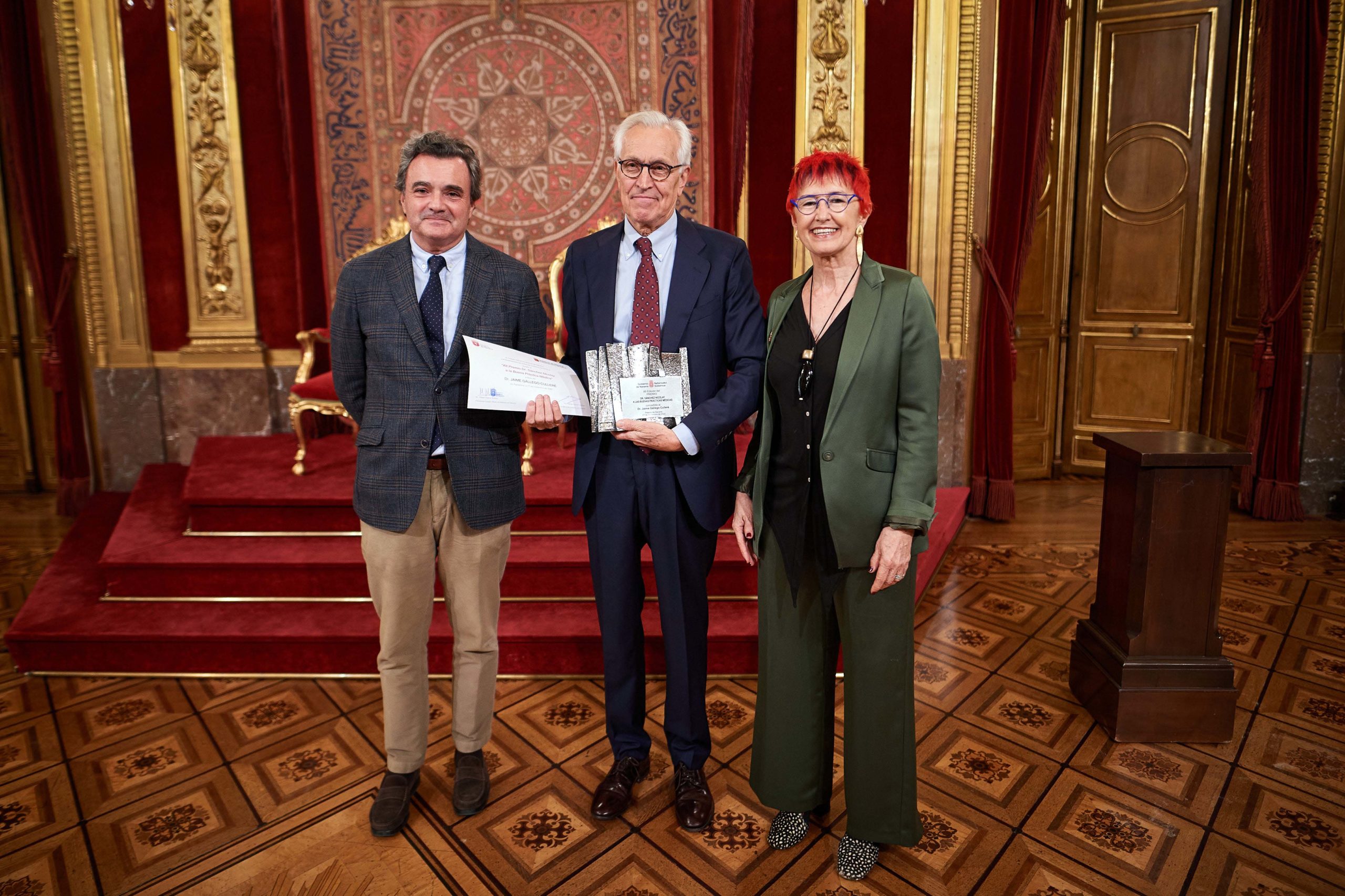 El neurólogo Jaime Gállego recibe el XII Premio Sánchez Nicolay a las Buenas Prácticas Médicas.