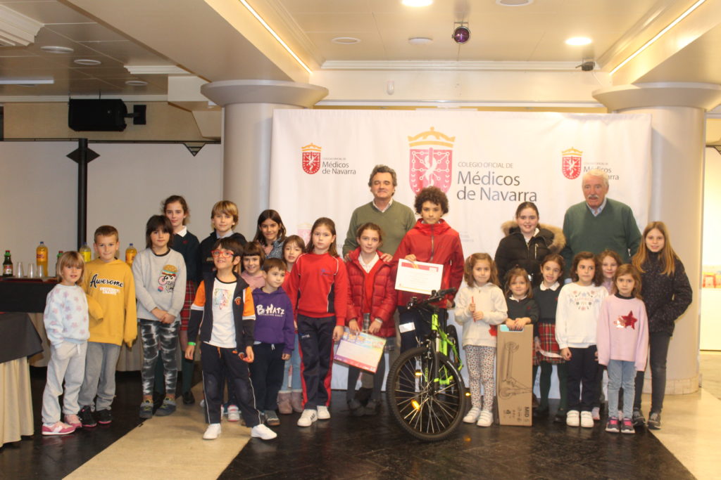 Isabel Peña de Berrazueta y Miguel Otero ganan el XIII Concurso de Dibujos Navideños.
