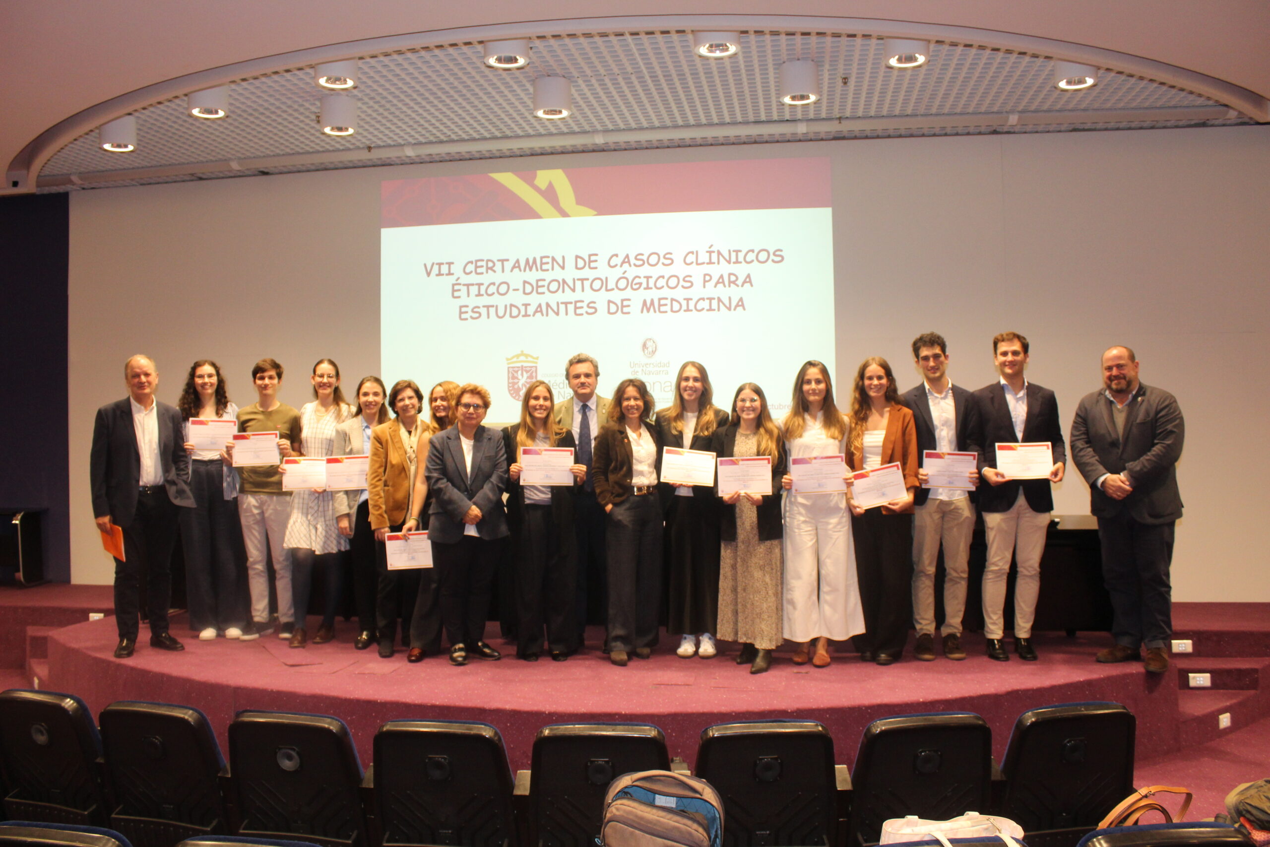 ENTREGA DE LOS PREMIOS DEL VII CERTAMEN DE CASOS CLÍNICOS ÉTICOS-DEONTOLÓGICOS PARA ESTUDIANTES DE MEDICINA.