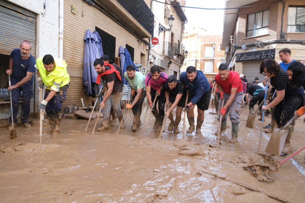 EL MINISTERIO DE SANIDAD Y SEMES EMITEN RECOMENDACIONES PARA LOS VOLUNTARIOS Y AFECTADOS POR LA DANA.