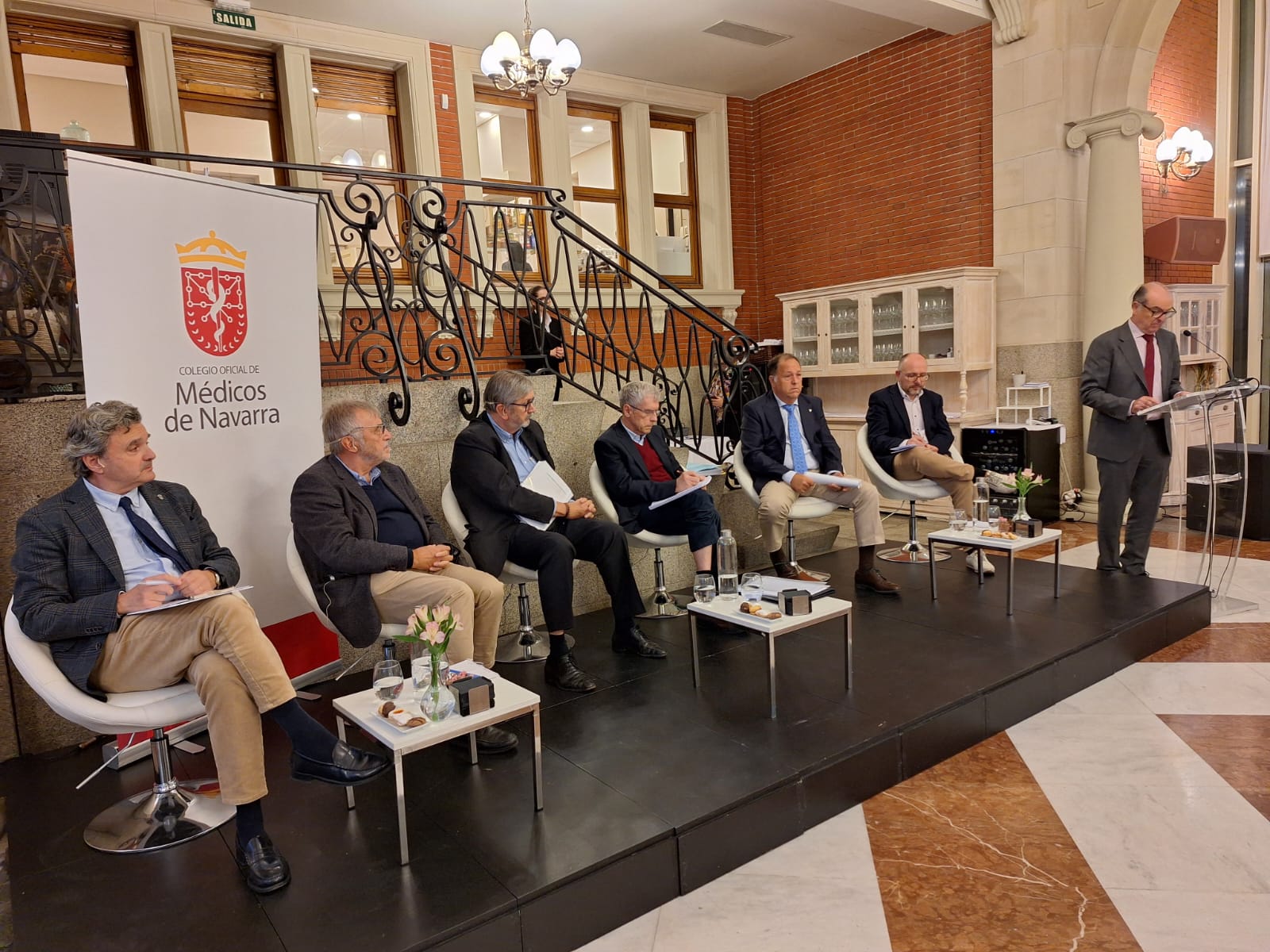 LA NUEVA LEY FORAL DE SALUD, A DEBATE EN EL COLEGIO DE MÉDICOS.