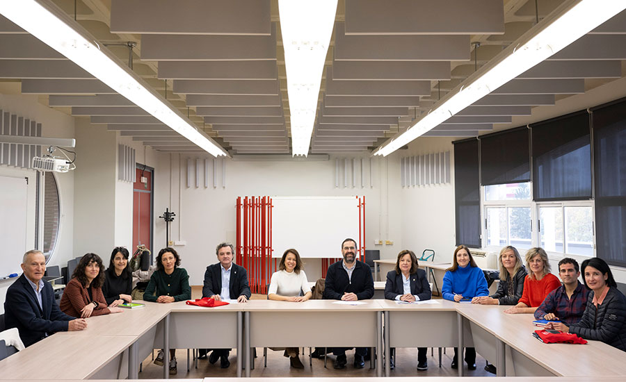 EL COLEGIO DE MÉDICOS, EN EL CONSEJO ASESOR DE LA FACULTAD DE CIENCIAS DE LA SALUD.