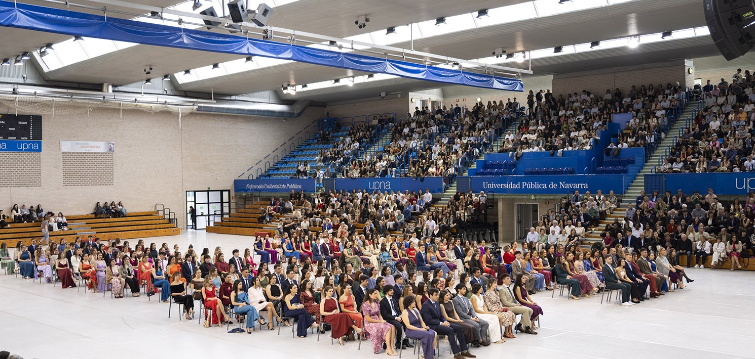 GRADUACIÓN DE LA PRIMERA PROMOCIÓN DE MEDICINA DE LA UPNA.