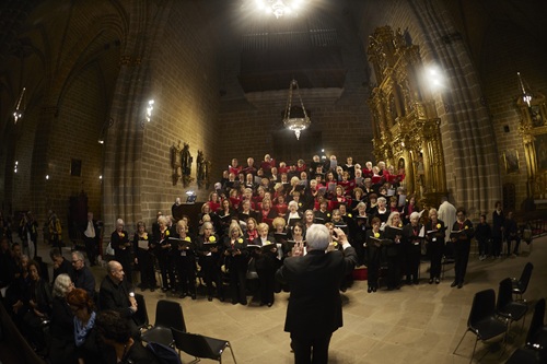 EL CORO DEL COLEGIO DE MÉDICOS EN LA JORNADA MUNDIAL DE LOS POBRES.